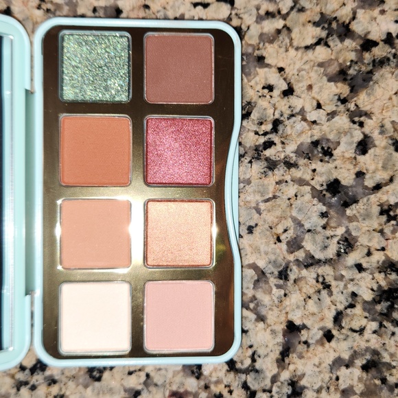 Too Faced Christmas Coffee Palette - Picture 1 of 3